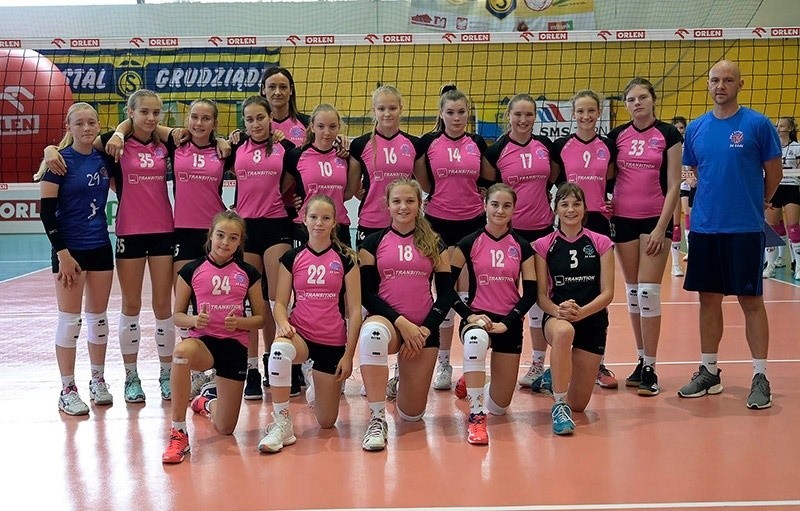 Siatkówka.  Drużyna UKS Volley 34 czwarta w Polsce