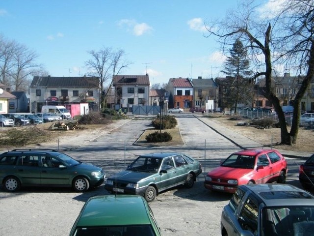 Na placu Zygmunta Starego ruszyła przebudowa. Wycięto już drzewa.