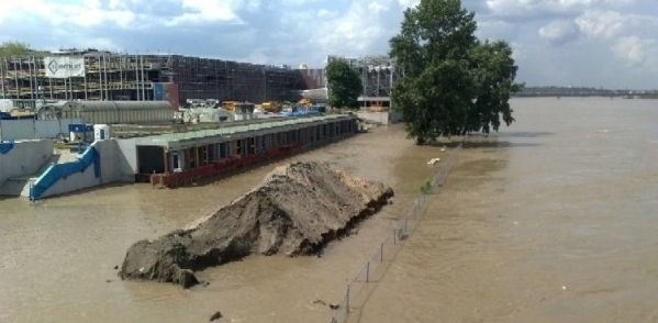 Woda zalała fundamenty Centrum Nauki Kopernik