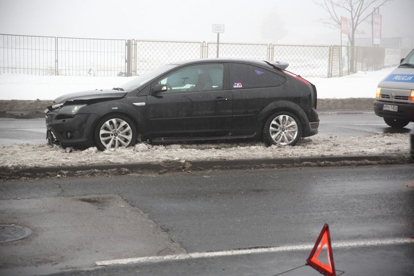 Ford focus zderzył się z TIRem.