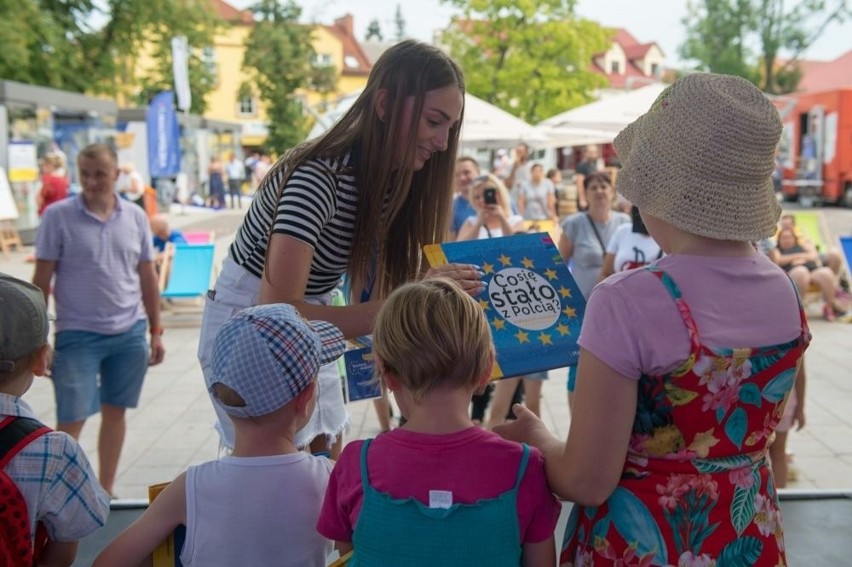 Funduszowe miasteczko na skawińskim Rynku. Konsultacje ze specjalistami i zabawy