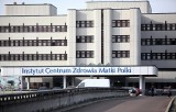 Dyrektor Centrum Zdrowia Matki Polki ściga lekarzy za "lewe" zwolnienia wystawiane lekarzom