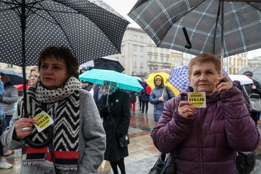 Nauczyciele zdumieni pensją. Kraków za strajk "uciął" za dużo?