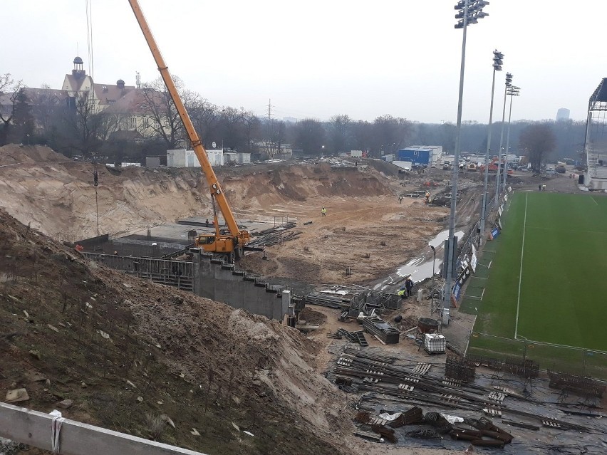 Rok 2021 na budowie stadionu Pogoni Szczecin. Kolosalna...