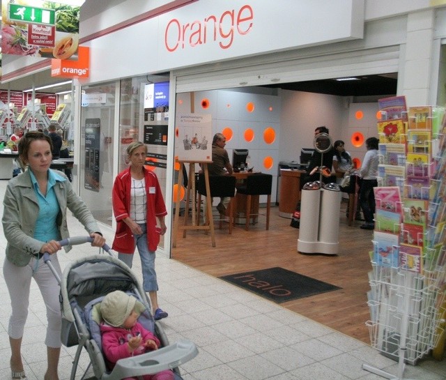 Salon Orange w słupskim markecie Kaufland.