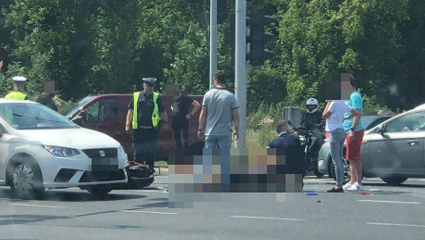 Motocyklista doznał poważnych obrażeń ciała. Kierowca...