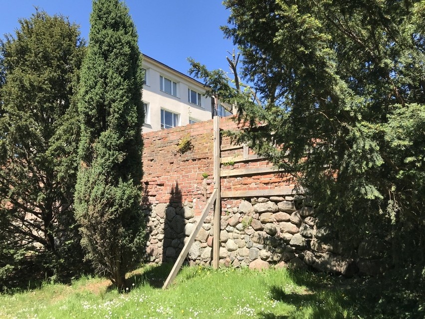 Średniowieczny zabytkowy mur obronny w Słupsku do rozebrania i... zbudowania na nowo, o ile będą pieniądze