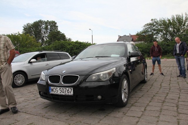 BMW E60, 2004 r., 3,0, ABS, elektryczne szyby i lusterka, klimatronic, komputer pokładowy, tempomat, wspomaganie kierownicy, 23 tys. 500 zł;