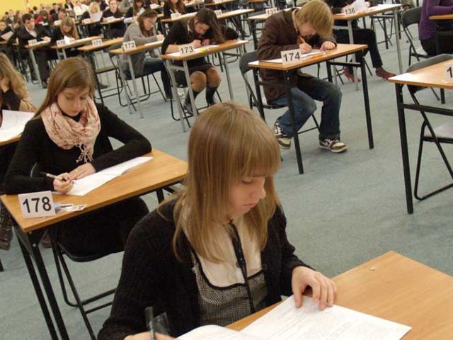 Matura 2011 z języka polskiego - test, odpowiedzi.