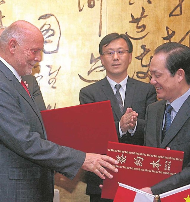 Wiceprezydent Jerzy Gwiżdż wierzy w sens współpracy z Suzhou. Zdaniem krytyków jego wyprawy to jedynie fanaberia