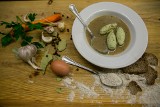 Historia zupy. Skąd się wzięła zupa na polskich i światowych stołach? Jakie zupy jadamy najczęściej? Ulubione zupy