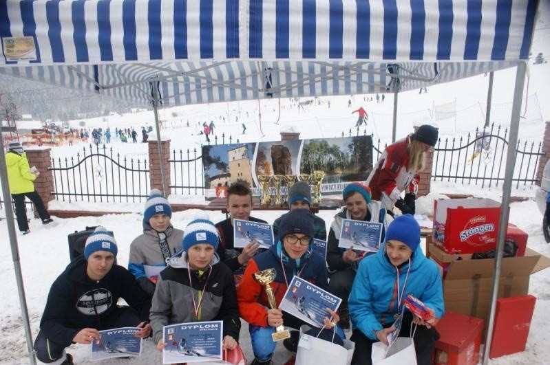Skawina. Dzieci na narciarskich igrzyskach. Uczniowie walczyli o medale i puchary