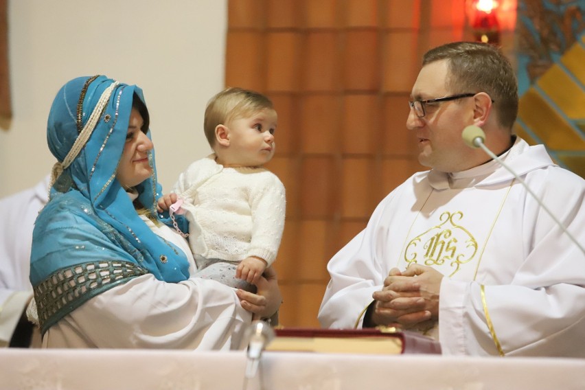 Coraz mniej żywych zwierząt w szopkach na Boże Narodzenie. Jedna z ostatnich w Łodzi jest w parafii św. Piotra i Pawła