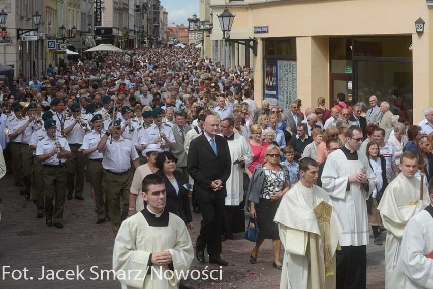 Procesja ulicami starówki w święto Bożego Ciała