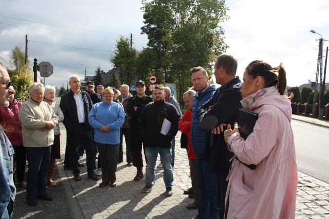 Mieszkańcy Gorzowa przy skrzyżowaniu w centrum wsi spotkali się m.in. ze starostą oświęcimskim. W tym czasie ok. połowa samochodów jadących drogą miała „obce” rejestracje