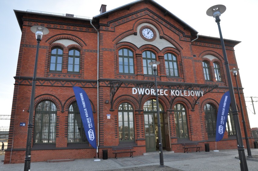 Odrestaurowany dworzec PKP w Kluczborku
