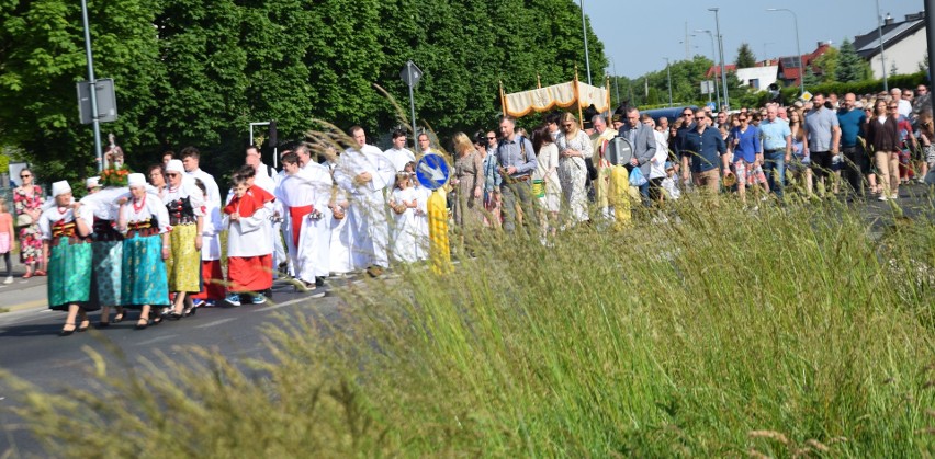 Procesja Bożego Ciała w parafii św. Jadwigi w Tychach