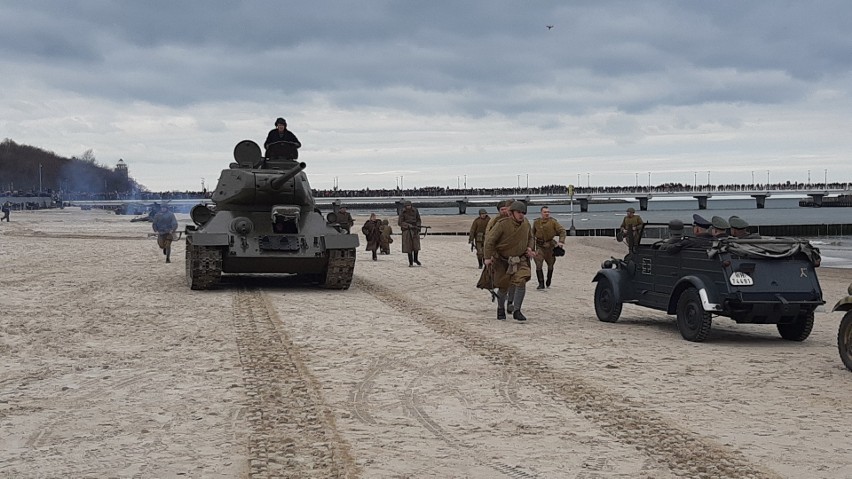 W niedzielę o godzinie 11 na plaży przy kołobrzeskim molo...