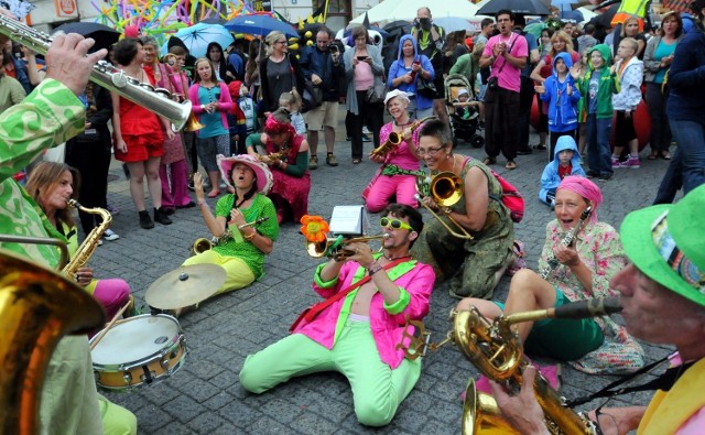 Parada na otwarcie Carnavalu Sztuk-Mistrzów