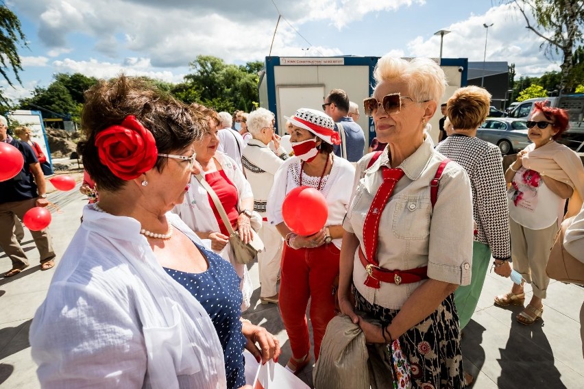 Średnia długość życia w Polsce w 2019 r. to 81,8 lat dla...