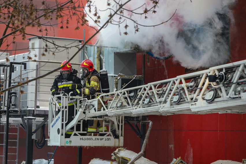 Pożar archiwum Urzędu Miasta Krakowa. Akcja strażaków trwa...