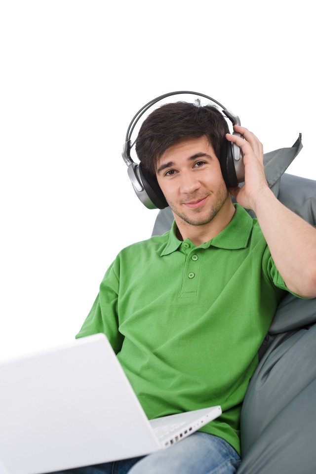 Dobrym pomysłem są słuchawki, by zawsze mógł słuchać ulubionej muzyki