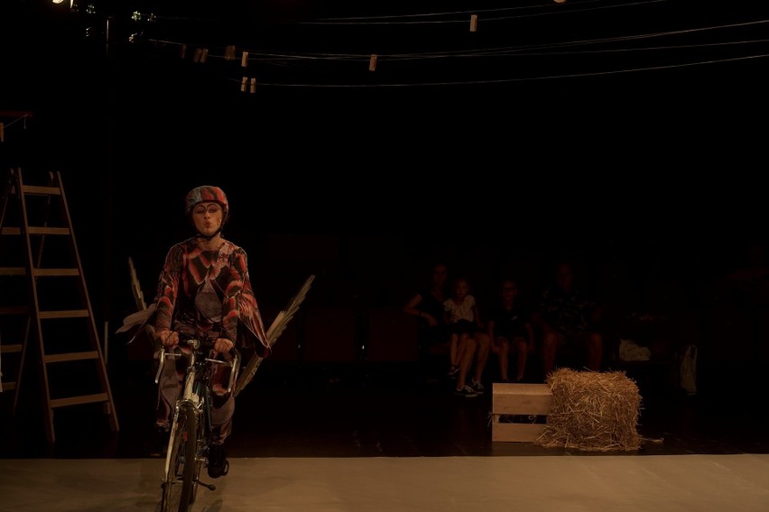 Teatr Powszechny w Radomiu zaprasza na kolejną premierę, dla najmłodszych widzów "Kto z was chciałby rozweselić pechowego nosorożca?"