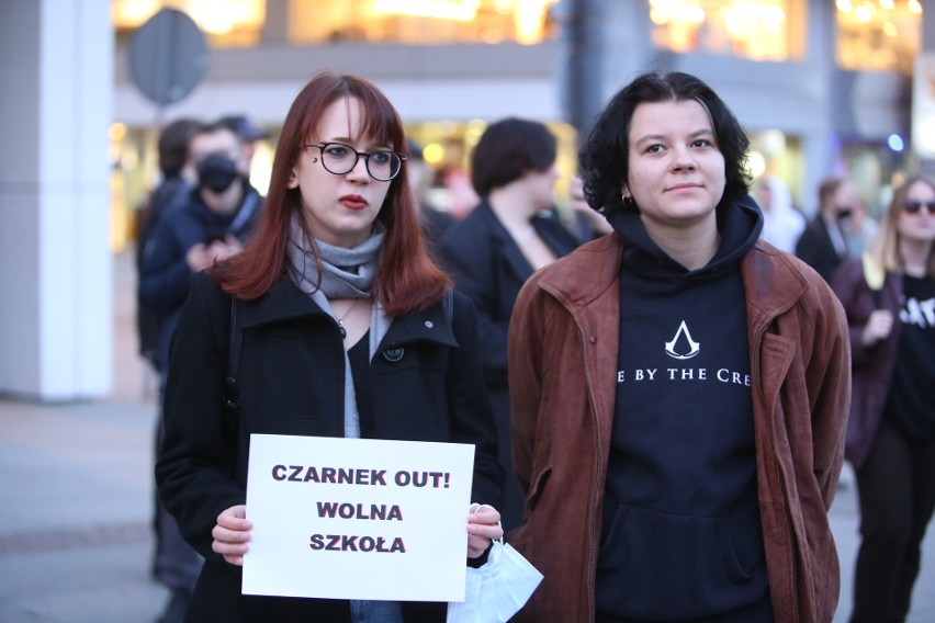 Protest w Katowicach przeciwko zmianom w systemie edukacji....