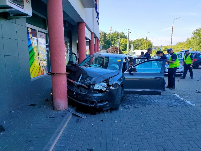 Wypadek w Radomiu przy ulicy Zbrowskiego. Więcej na kolejnych zdjęciach