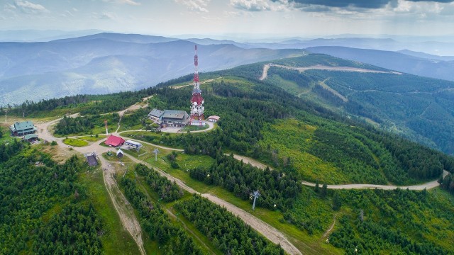 Najwyższy szczyt Beskidu Śląskiego o każdej porze roku zachwyca. Zobacz kolejne zdjęcia. Przesuwaj zdjęcia w prawo - naciśnij strzałkę lub przycisk NASTĘPNE