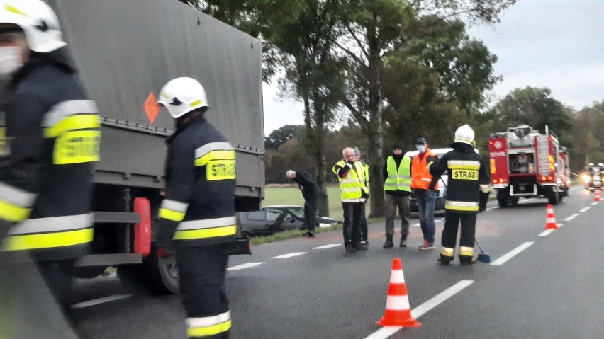 Kolizja w Noskowie. Samochód zderzył się z pojazdem wojskowym [ZDJĘCIA]