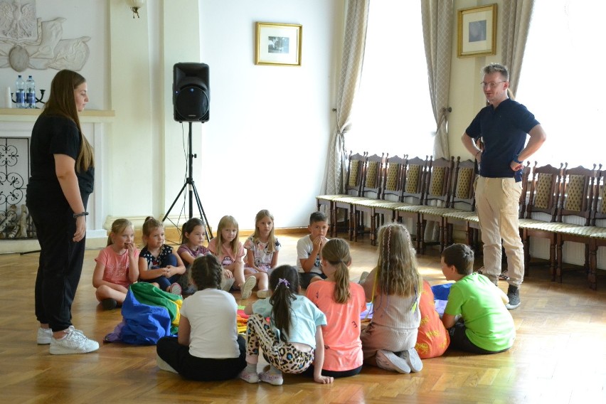 W Lipnie dzieci aktywnie spędzają wakacje – trzy miejskie instytucje połączyły siły!