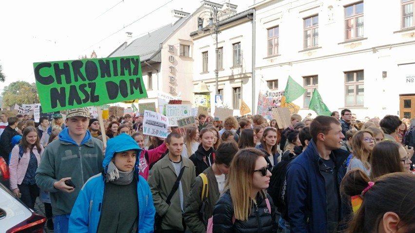 Wielki młodzieżowy strajk klimatyczny w Krakowie. "Chcemy mieć przyszłość!"