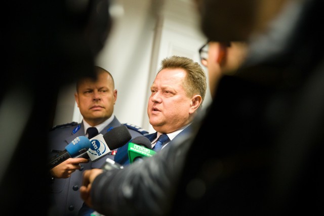 - Z ustaleń zespołu kontroli wynika, że interwencja policji – także zastosowanie dozwolonych środków przymusu bezpośredniego – przebiegała zgodnie z procedurami – mówi Jarosław Zieliński, wiceminister spraw wewnętrznych i administracji.