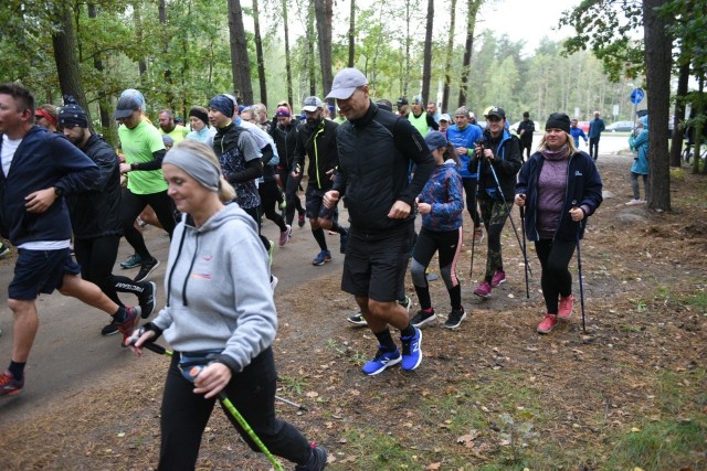 Nie zabrakło chętnych do biegania i maszerowania w Parkrun Toruń 221. Rzuciliście wyzwanie kapryśnej pogodzie? Poszukajcie się na zdjęciach >>>