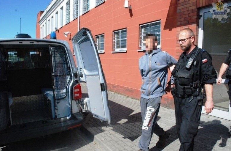 Policjanci z Czarnego zatrzymali 18-latka podejrzanego o...