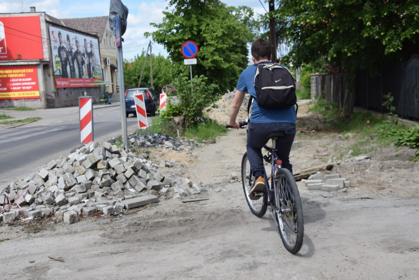 Jak obecnie wygląda ścieżka rowerowa przebiegająca przez...