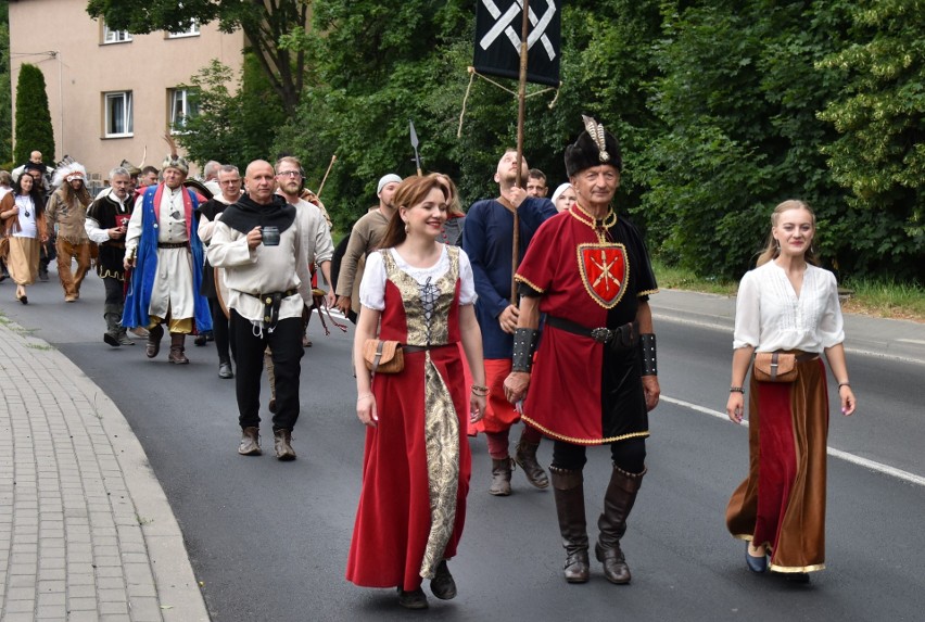 Przemarszem przez miasto rozpoczął się Turniej Rycerski w...