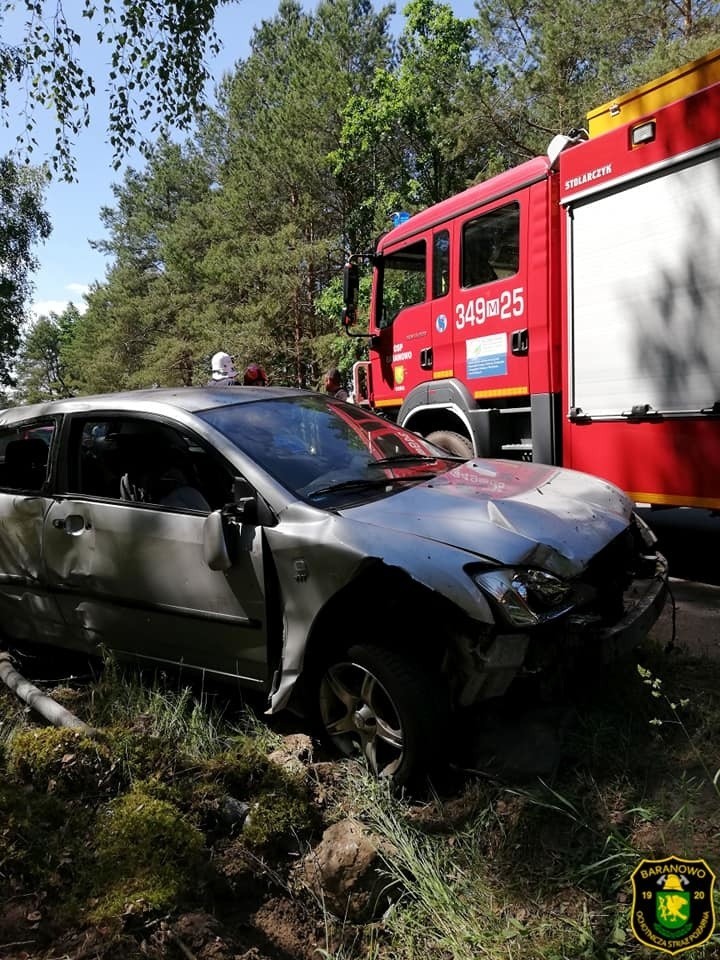 Wypadek w Cierpiętach. Trzy osoby przewieziono do szpitala. Wśród rannych jest kilkumiesięczne niemowlę