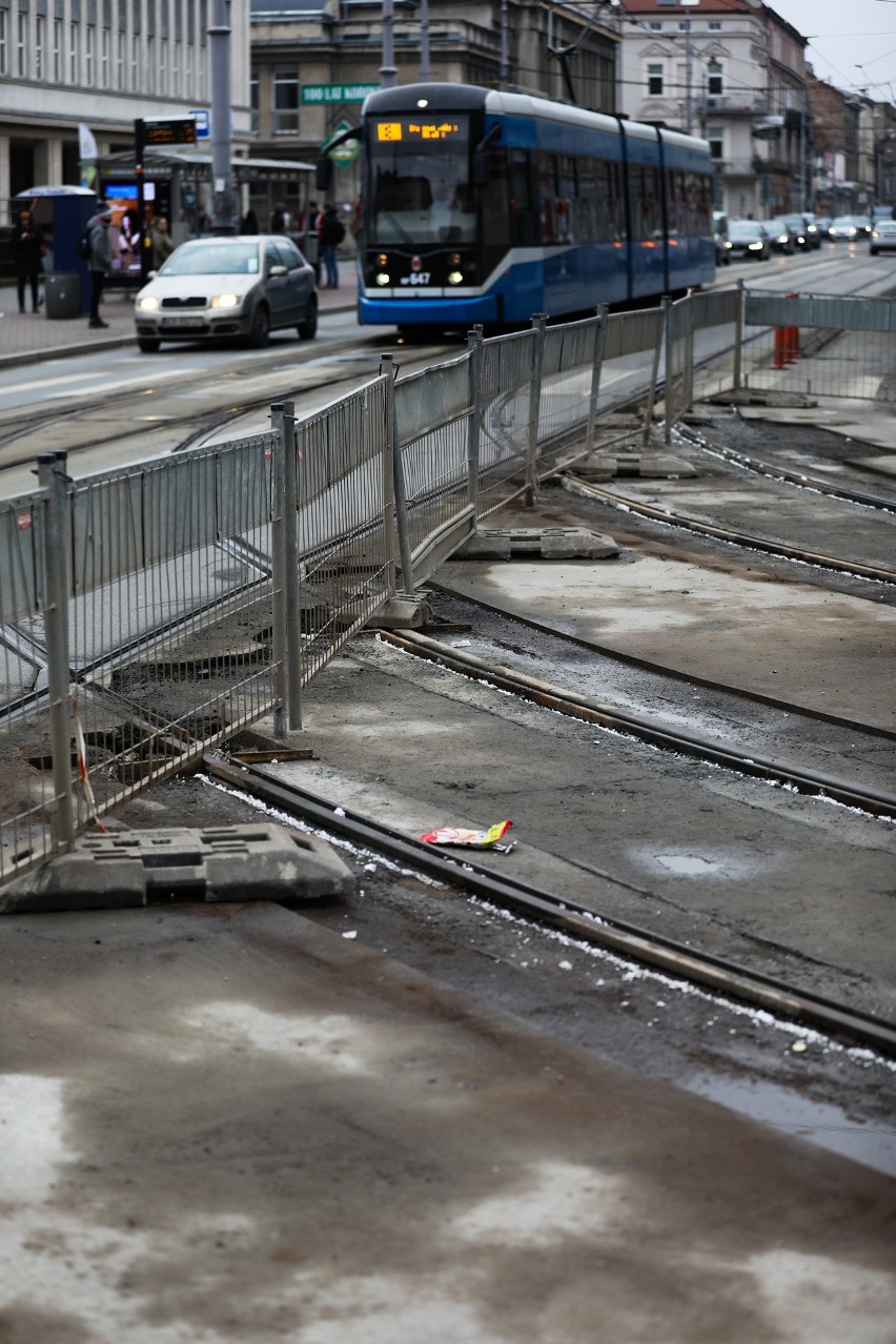 Kraków. Rozpoczął się remont torowiska przy hali Korony. Uwaga na utrudnienia w ruchu! [ZDJĘCIA]