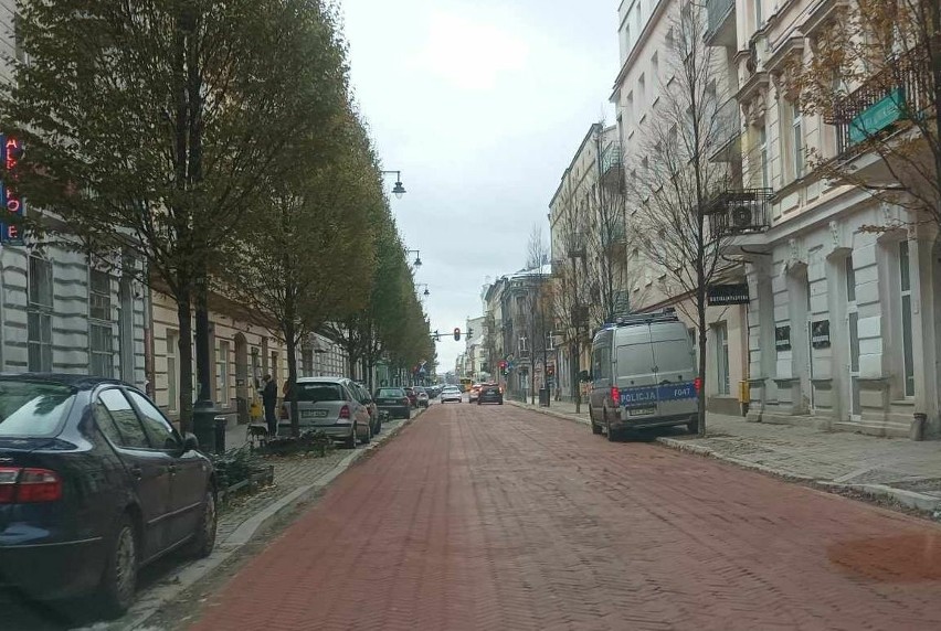 Parkowanie w centrum Łodzi - policję wzywają mieszkańcy. Odholowano 6 samochodów - to będzie duży wydatek. ZDJĘCIA 
