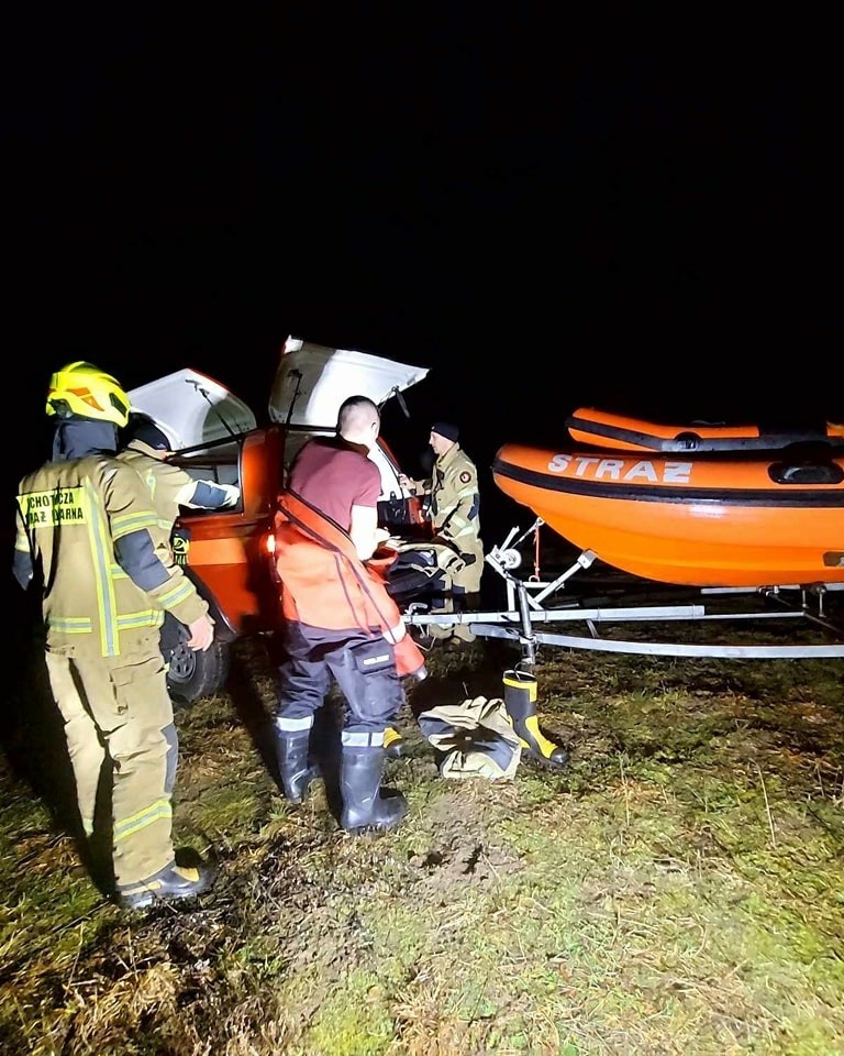 Strażacy z OSP Czaplinek ratowali sarnę na jeziorze Nątlino