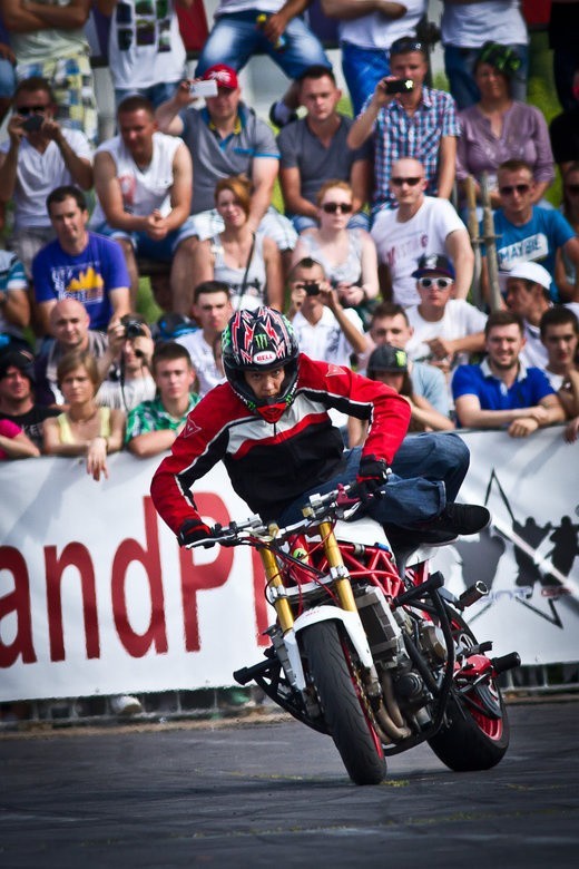 Akrobaci na motocyklach. Plus Stunt Grand Prix 2013 w Bydgoszczy