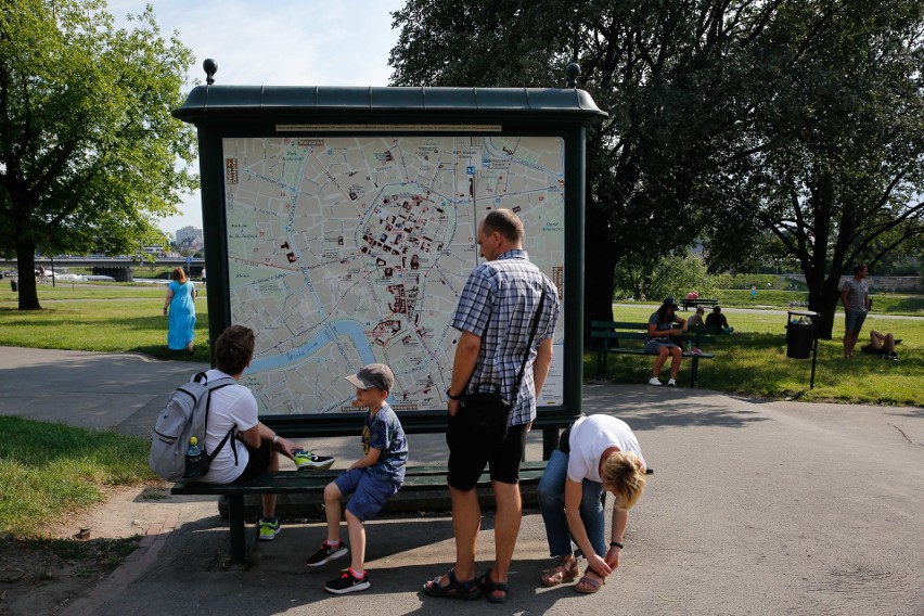 Krakowianie spędzają wolny czas nad Wisłą i odpoczywają na Błoniach [ZDJĘCIA]