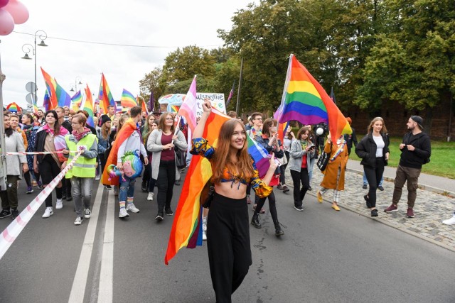 Budząca duże społeczne emocje sprawa marszów równości i praw osób homoseksualnych nader często staje się przedmiotem kampanii wyborczej.