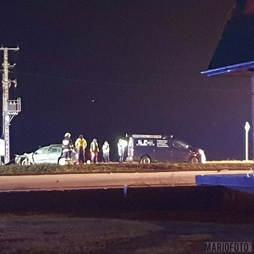 Na miejscu pracują służby, droga jest zablokowana.