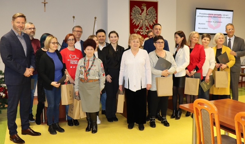 Makowscy wolontariusze wyróżnieni przez samorząd. Podczas sesji Rady Miejskiej 29.12.2022 odebrali podziękowania za działalność