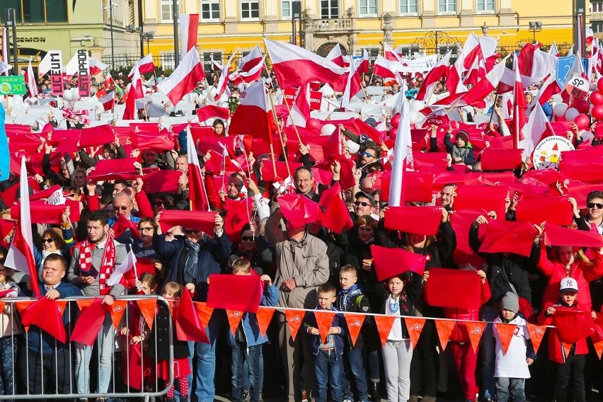 Radosna Parada Niepodległości przeszła przez Wrocław [ZDJĘCIA]