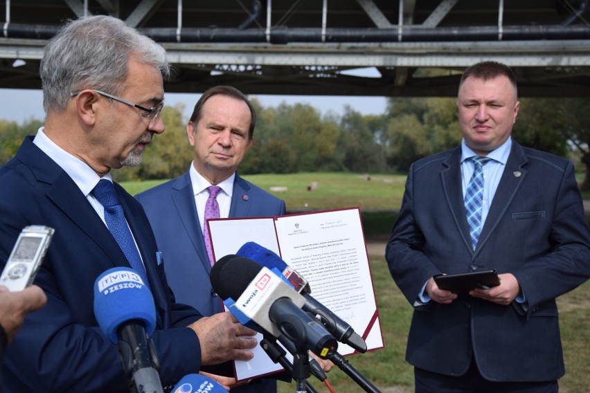 Decyzja o dofinansowaniu budowy mostu na Sanie została...