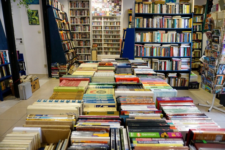 Półki uginają się od książek, a klienci nie przychodzą. Czy lubelskim księgarniom uda się przetrwać kryzys?